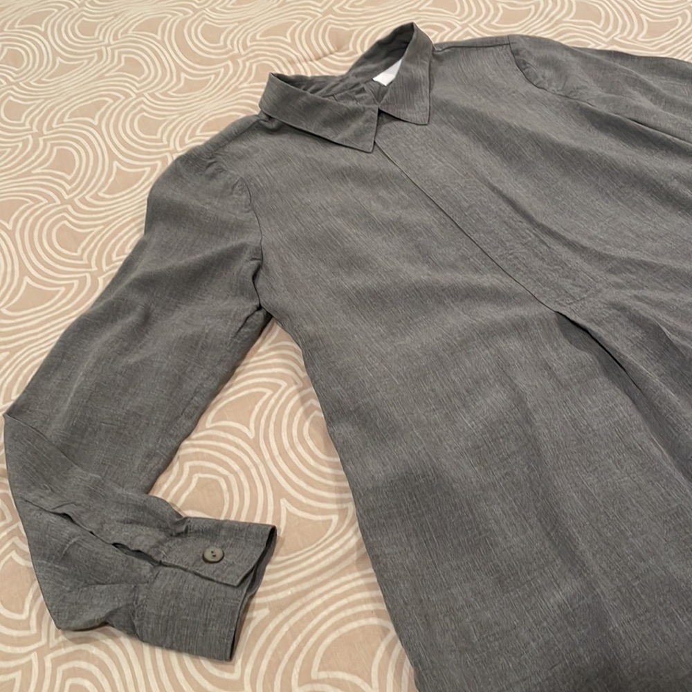 J. Jill blouse, light gray, back buttons, XSP - Picture 2 of 9